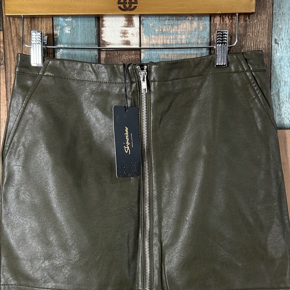 Shinestar Olive Leather Skirt with Zipper - Picture 3 of 11